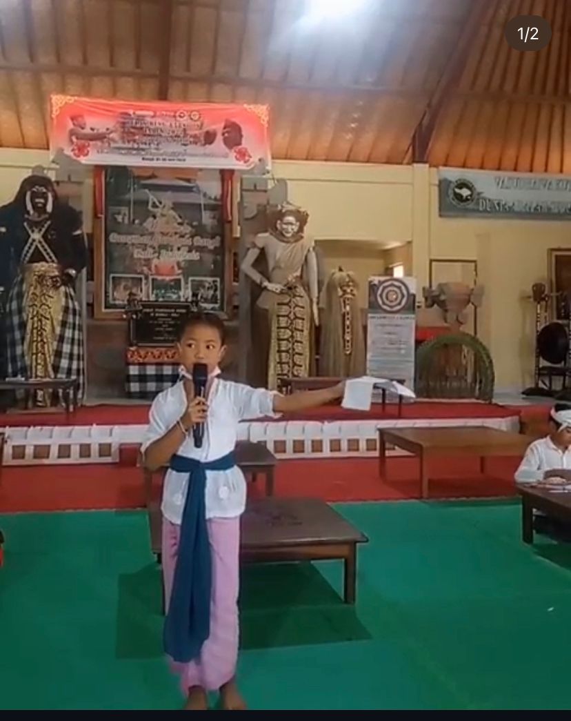Siswa AW Gurukula Bangli Melaksanakan Lomba Membaca Puisi Dalam Rangka MemperingatiHari Bulan Bung Karno 