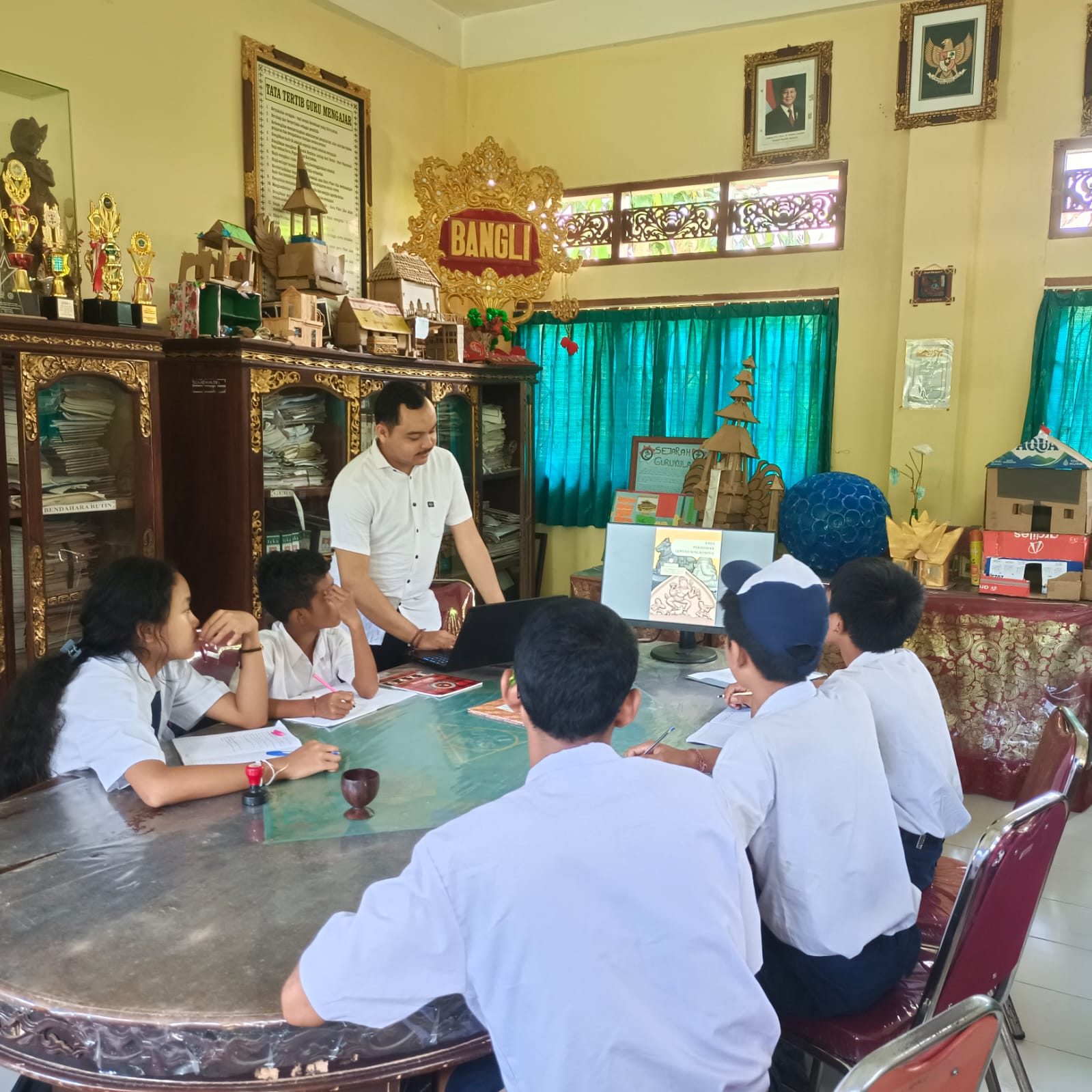 Inovasi Pembelajaran Digital Widyalaya Gurukula